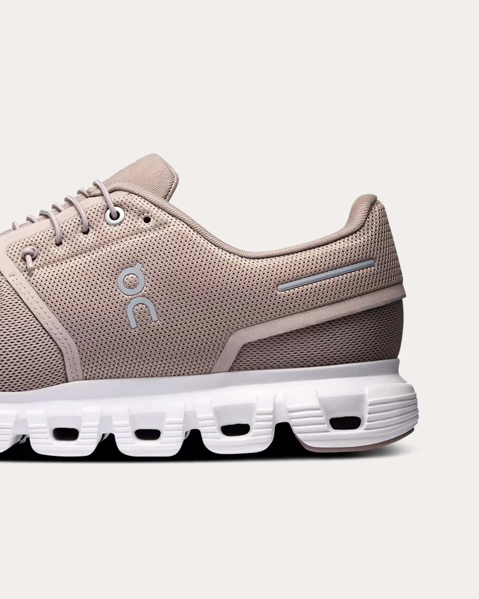 Cloud 6 Fog / White Running Shoes
