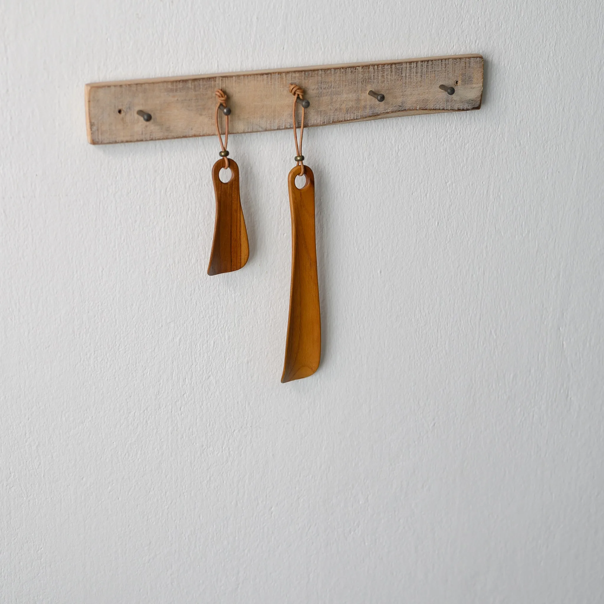 HANDY SHOEHORN 22.7 CM. (TEAK)